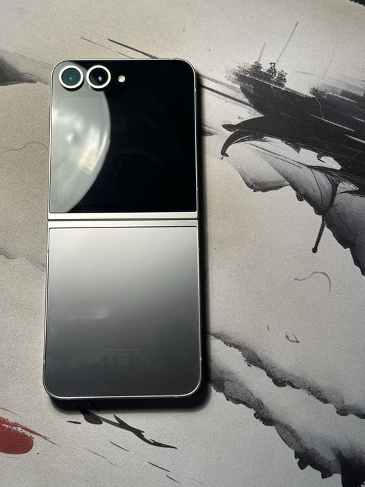 Продаю Z flip 6 , в прекрасном состоянии