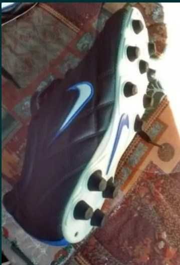 Маркови футболни обувки