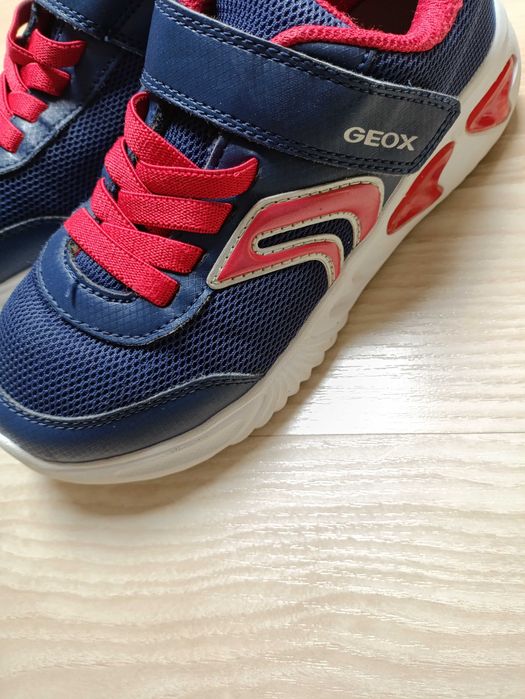 Incaltaminte sport Geox baieti cu luminite 33 Pret redus