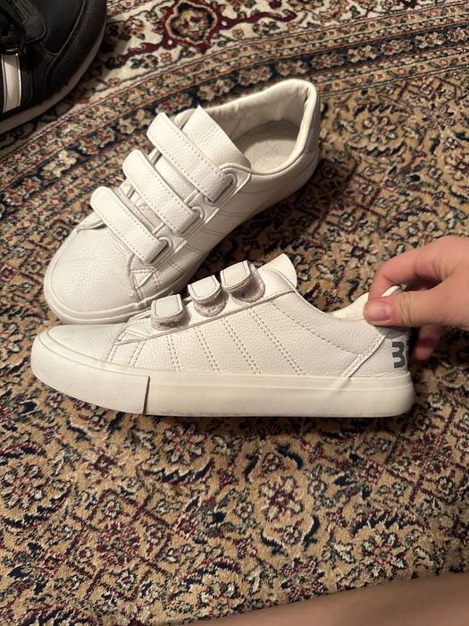 Кроссовки женские