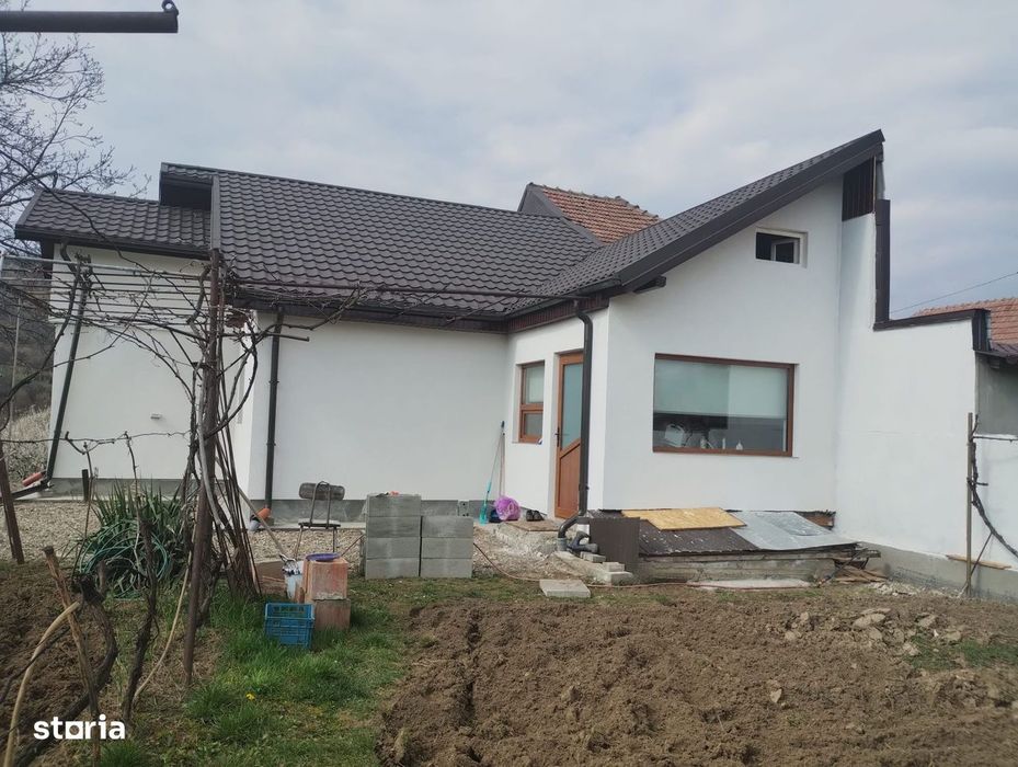 De vanzare casa Oituz-Bacau