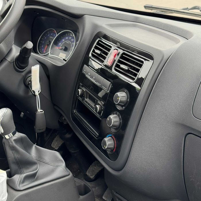 JAC X200 sotuvga tayyor Ishonchli yuk tashuvchi