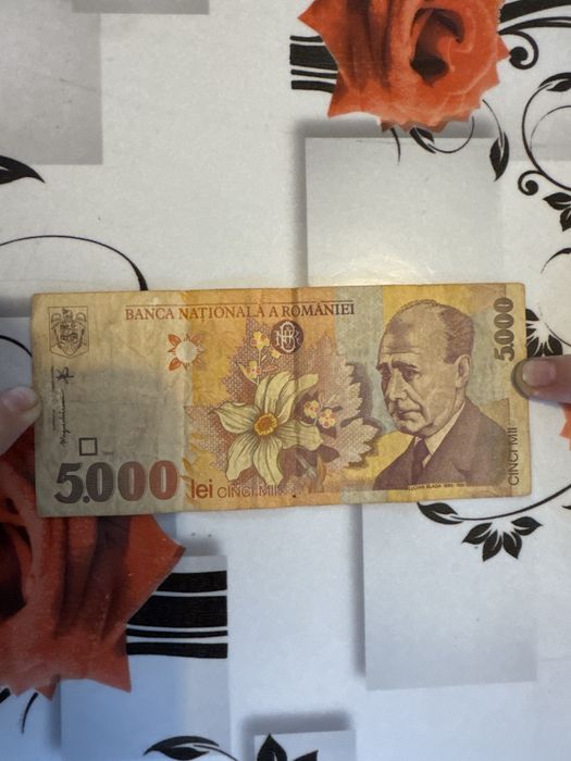 Vand bancnota de 5000 lei