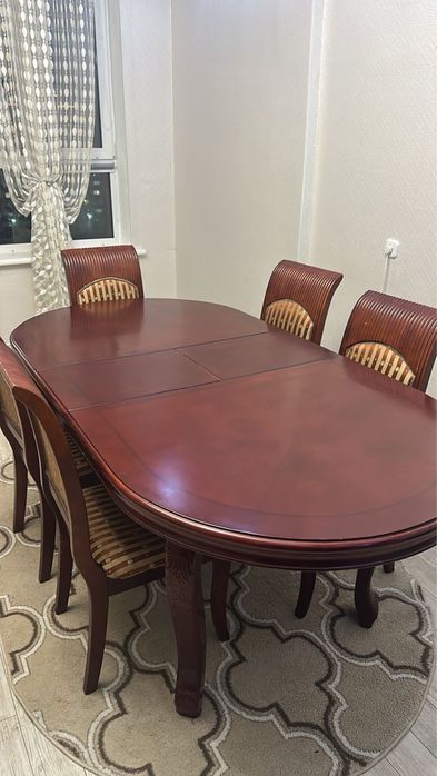 Деревянный стол с 5 стульями