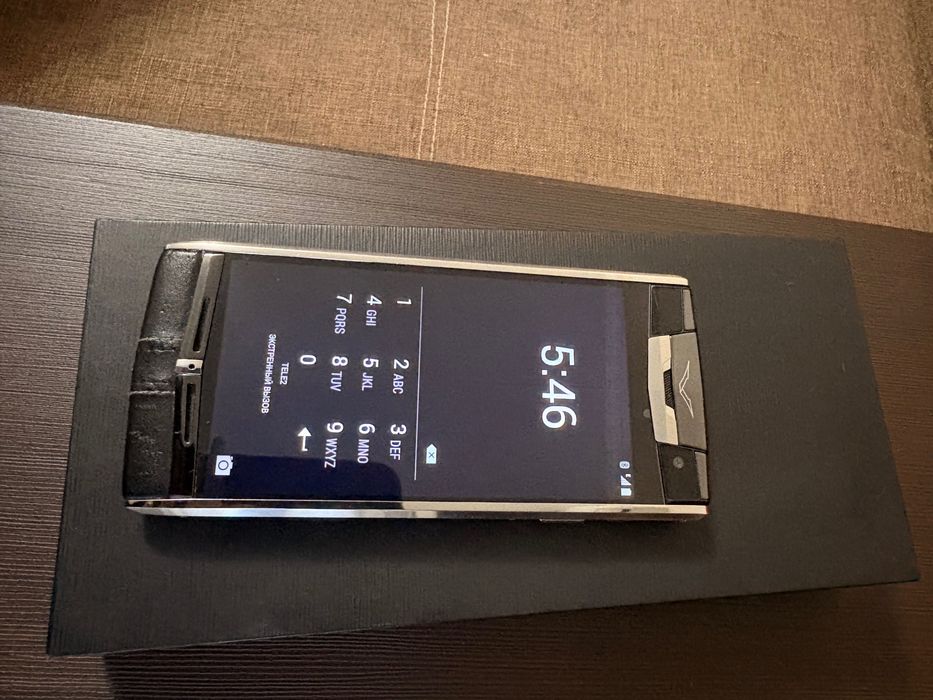 Телефон Vertu signature