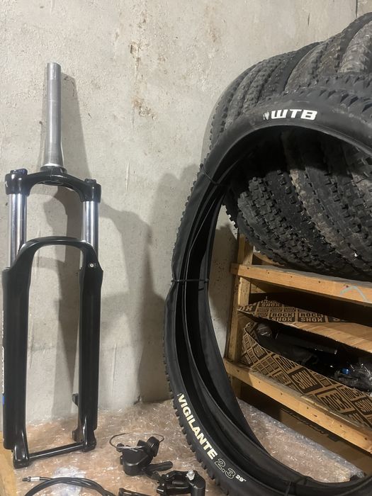 Части за колело вилка,курбели,гуми,дискове,педали,колчета,лапа,барове