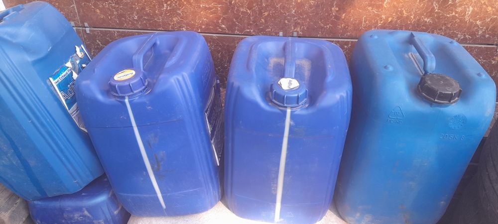 Продам канистры 20литров