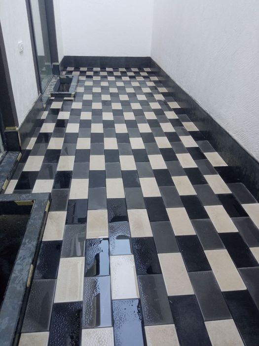 Kafel, soʻkil va burchatka ustasi. Oʻz ishini professional ustalari.