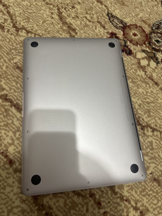 Продам Macbook air 2020