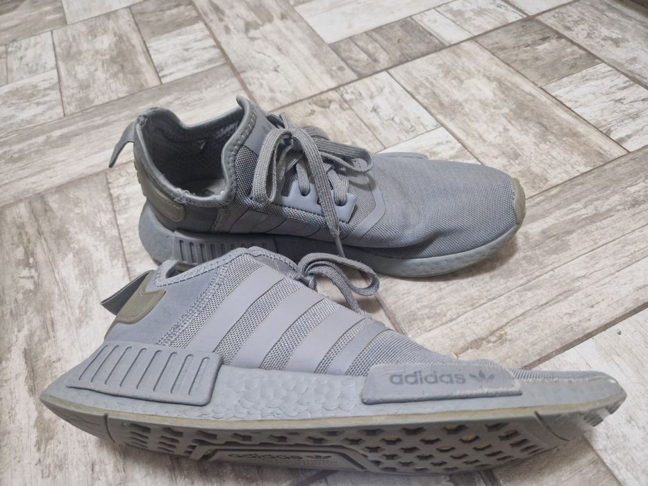 Adidas NMD R1 mărimea 44