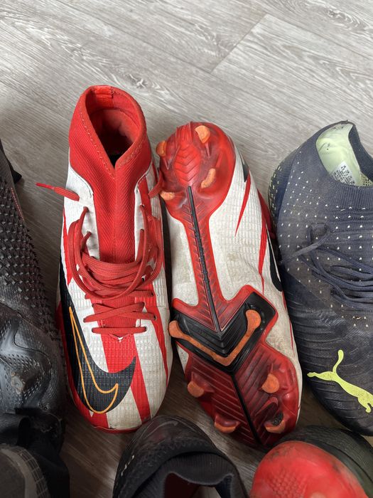 Vand ghete de fotbal diferite marci si marimi