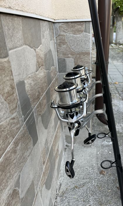 шаранджийски комплект три въдици три макари osako