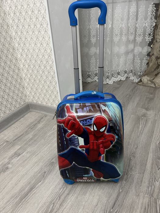 Продам детский чемодан