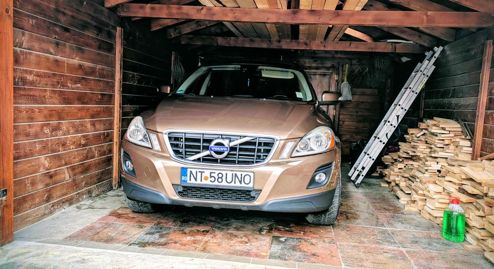 Volvo XC60 2.4 D Tractiune fata An Fabricatie 2010 Culoare Deosebita