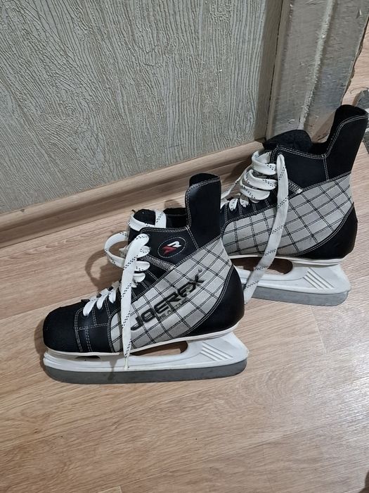 Продам коньки 44 размера