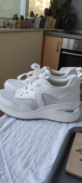 НОВИ ОБУВКИ от еко кожа