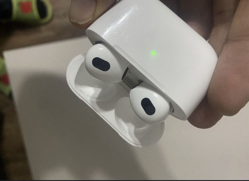 Продаю айрподс 3