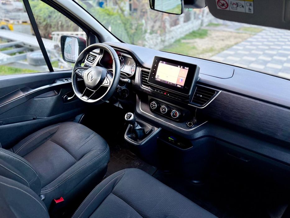 Renault Trafic 2022 Model Lung / 8+1 locuri / 2.0 diesel