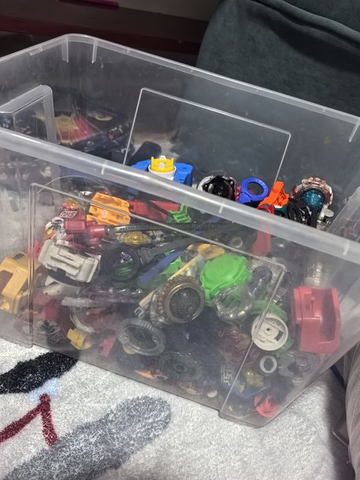 Продам коллекцию волчков Блейд Блейд