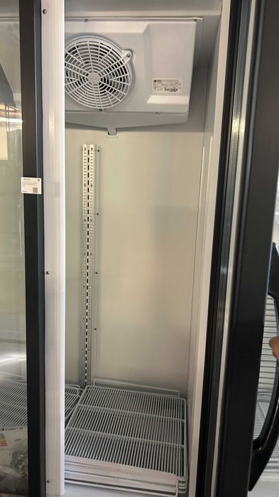 Хладилна витрина с три врати UGUR USS 1600