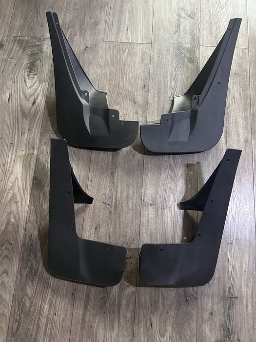 Продам брызговики перед зад на бмв е53