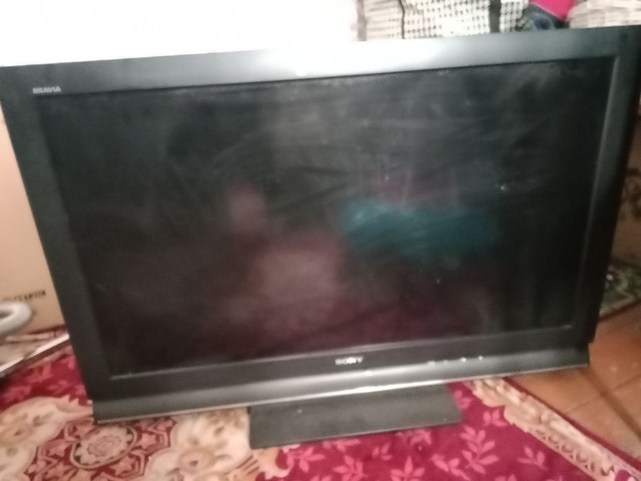 Телефизор б/у  работает кабельный