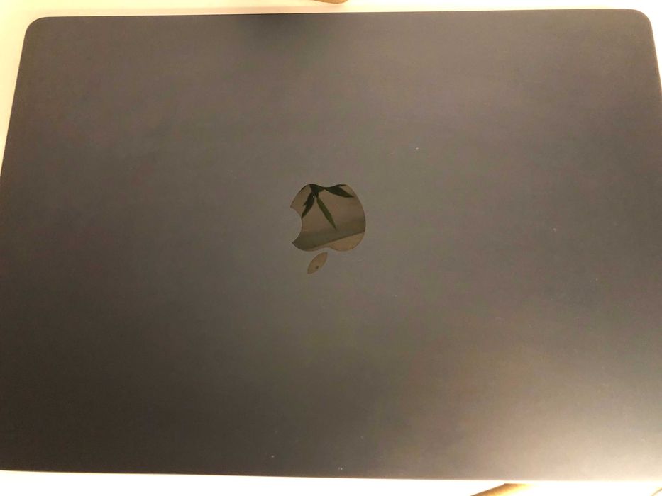 Macbook Air 15 М2 - 256gb - 99% батерия