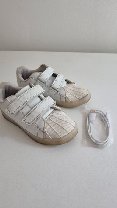 Кроссовки светящиеся