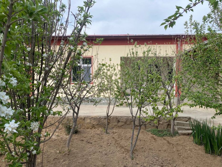 Katej sotiladi 5 xonali yevro remont qo'shimcha qurilish qilingan