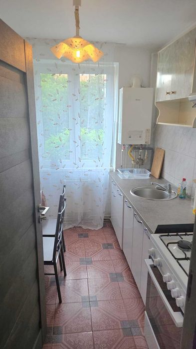 PF închiriez apartament 2 camere decomandate zona Cedonia