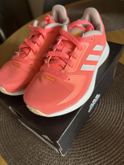 Спортни обувки/Маратонки adidas nike puma hm