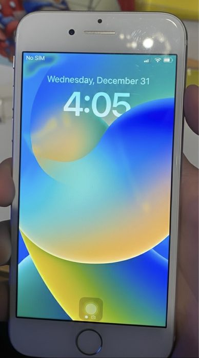 Продам iphone 8.