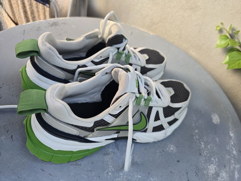 Обувки  Nike V2K