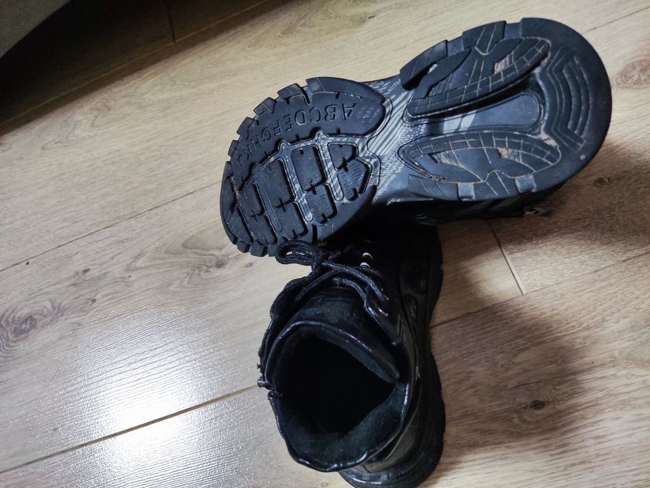 Продам демисезонные ботинки на девочку