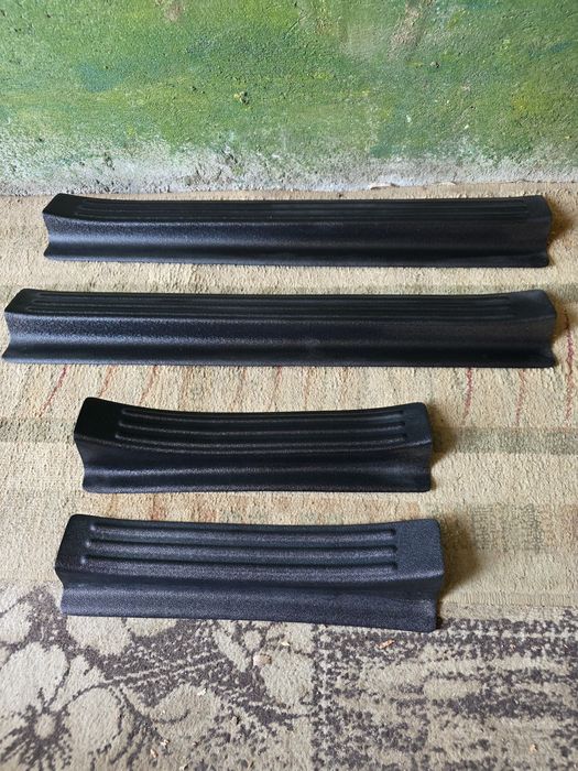 Продам накладки на пороги КИА РИО 4
