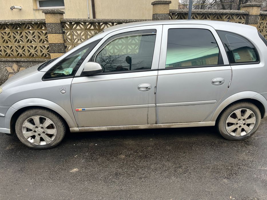 Vând Opel meriva.