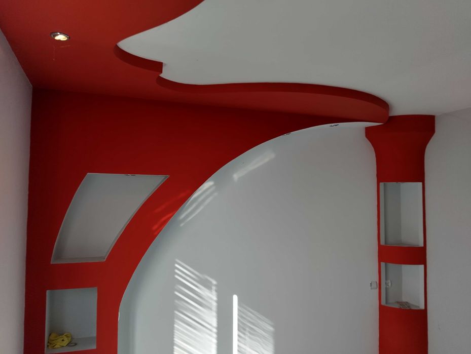 Продава тухлена къща с гараж