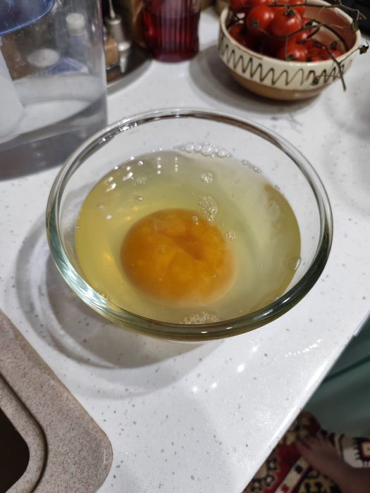 vand oua de strut 100de lei buc la peste 5 buc ee 70 de lei