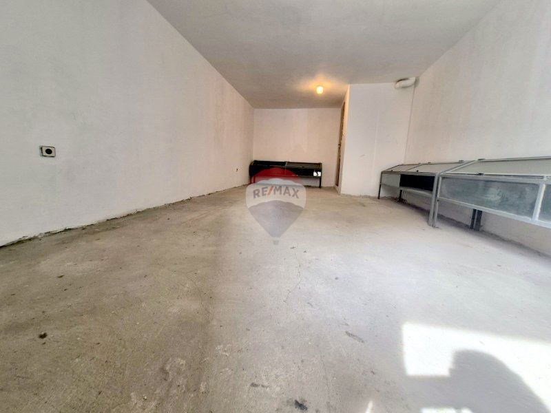 Дава се под наем Гараж / Паркомясто в Варна, Трошево - 26 кв.м за 153 € - Снимка #6