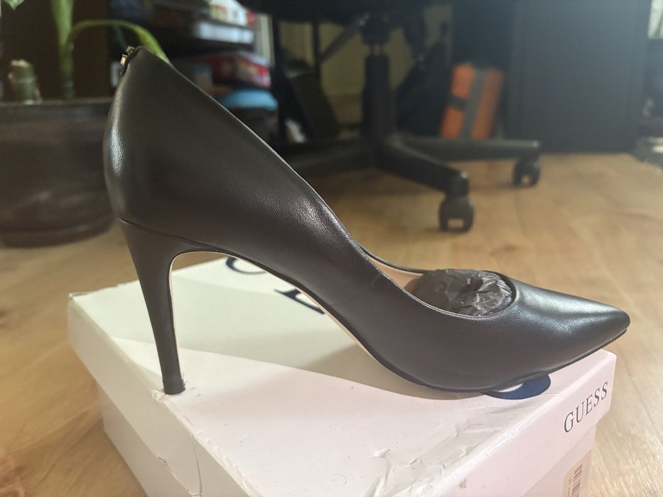 Guess естествена кожа