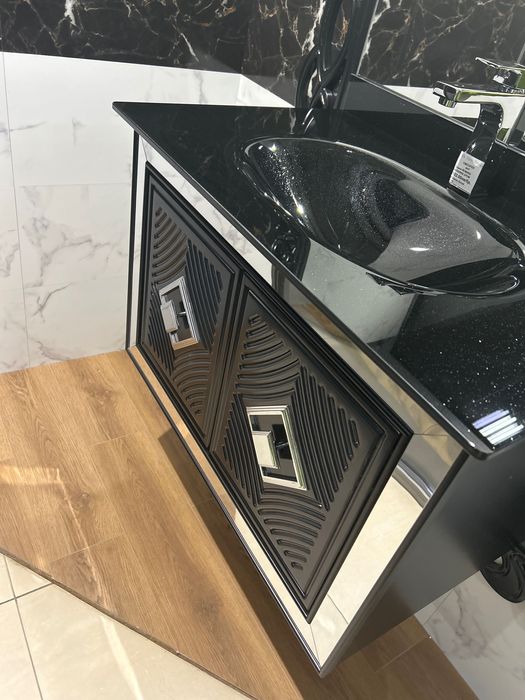 Комплект шкаф с огледало за баня