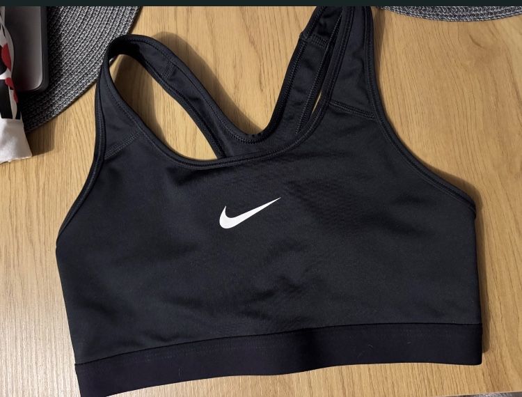 Спортни сутиени/ бюстиета nike