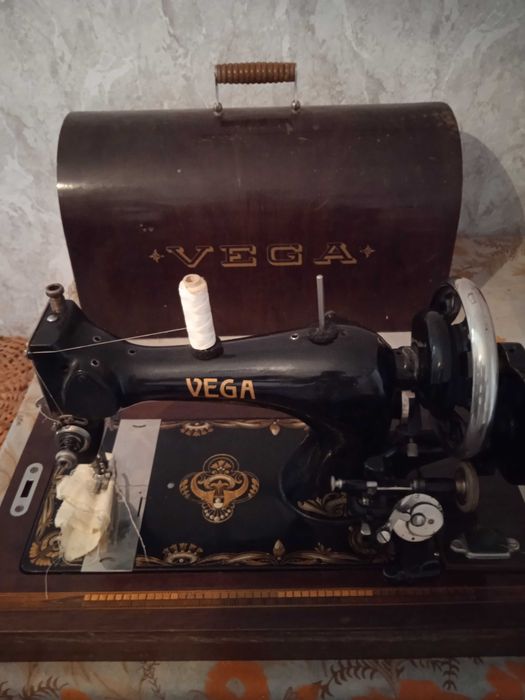 Шевна машина Vega с антикварна стойност - работеща