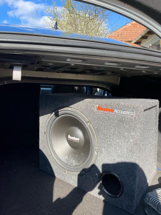 Vand subwoofer auto