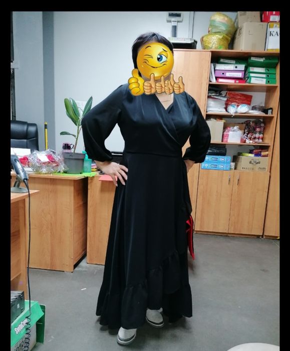 Платье продаётся 8000