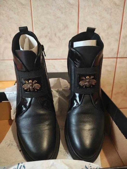 Vand ghete pentru dama, piele, marimea 41