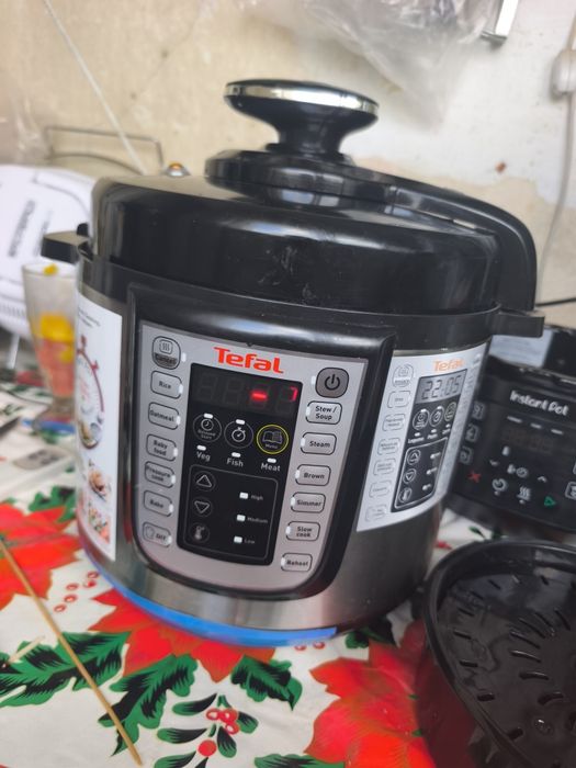 Vând multicooker Tefal one pot parțial defect