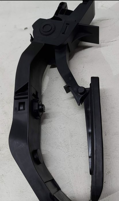 Ел педал газ,мерцедес w211 2.2сди 150кс 2004г