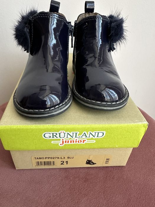 Ghete fetite din piele lacuita