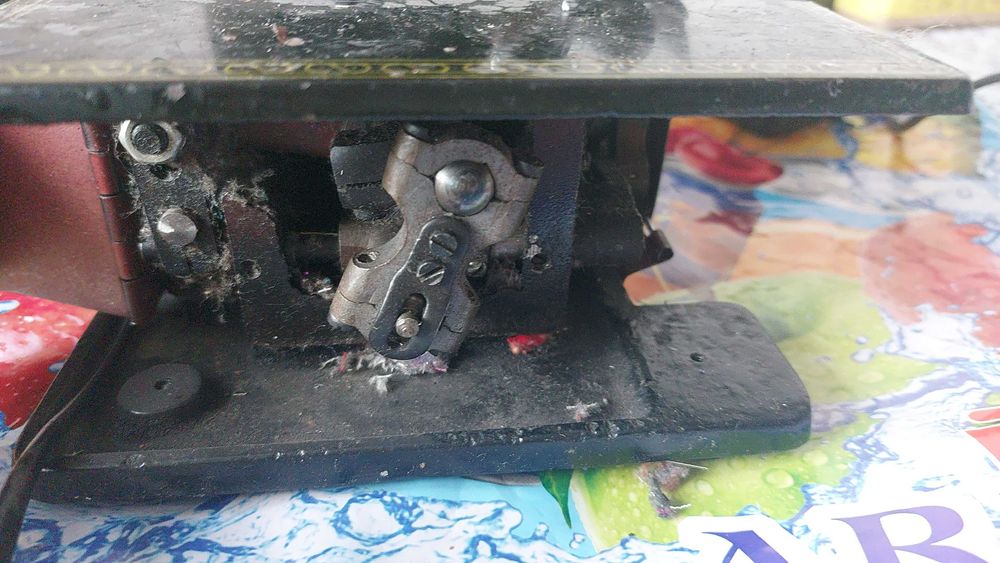 Обверлок  трехниточный ,Китай